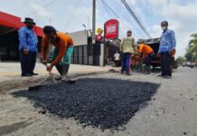 Perbaikan penutupan lubang jalan