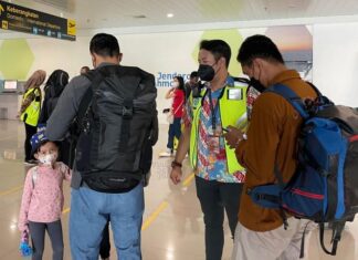 Penumpang di Bandara Ahmad Yani