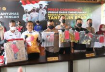 Barang bukti pemalsuan minyak goreng