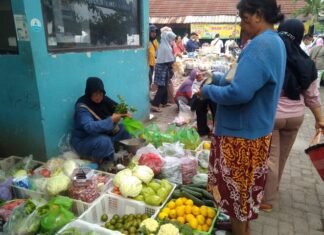 Pedagang di Pasar Gayamsari Semarang