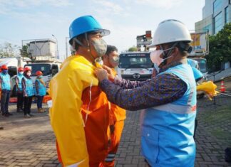 Petugas siaga selama Idul Adha