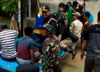 Petugas BPBD Cilacap