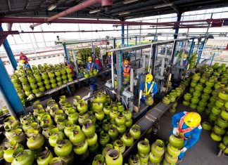 Aktivitas pengisi elpiji di SPPBE