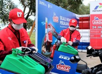 Dua petugas motorist