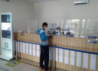 Petugas BPJS Kesehatan