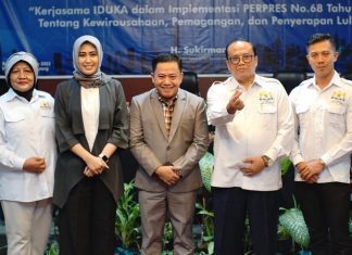 Wakil Ketua DPRD Jateng Sukirman (tengah)