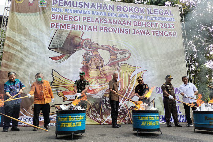 Akhmad Rofiq Pemusnahan rokok ilegal