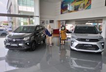 Seorang sales di Daihatsu Majapahit