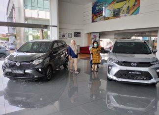 Seorang sales di Daihatsu Majapahit