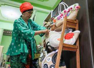 Tiwung, pemilik Dian Art