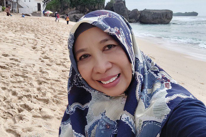 Dr Hj Misbah Zulfa Elizabeth Dr Hj Misbah Zulfa Elizabeth