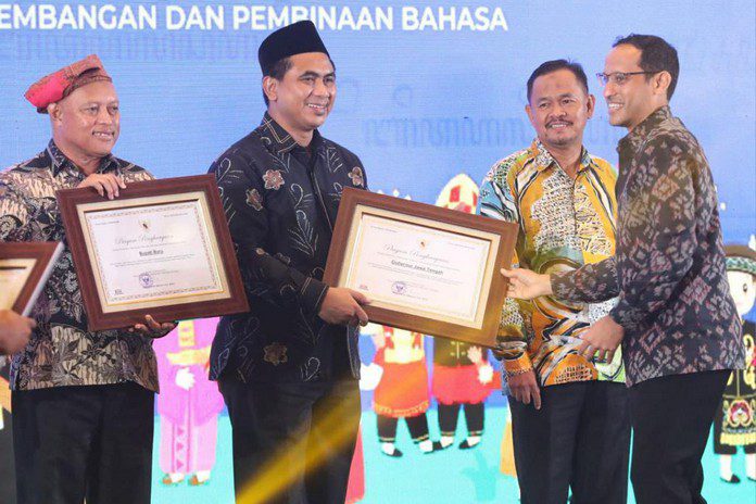 Penghargaan Revitalisasi Bahasa Daerah Penghargaan Revitalisasi Bahasa Daerah