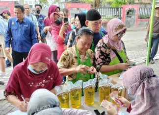 Antre membeli MinyaKita