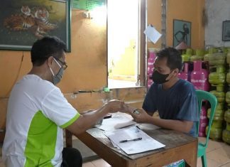 Melayani pembeli menggunakan aplikasi