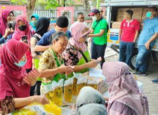 Minyak goreng di Pasar Bulu Semarang