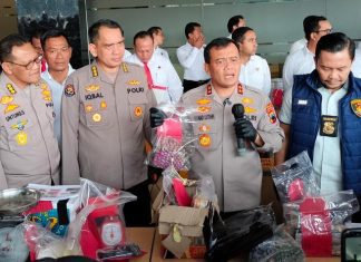 Barang bukti bahan pembuat petasan