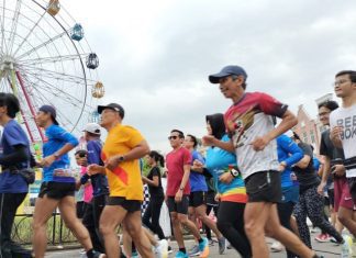 Kegiatan lari sambil menunggu waktu berbuka