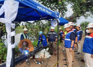 Pembangunan pipa distribusi gas bumi