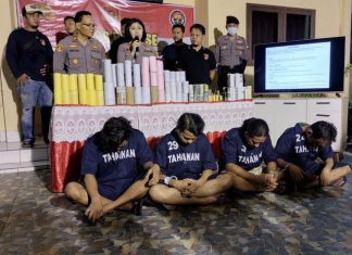 Pembuat dan Penyimpan Petasan