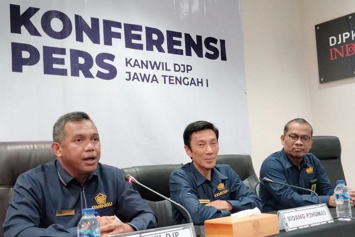 Max Darmawan Max Darmawan