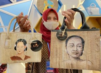 Tas berbahan batang kulit pisang