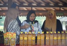 Pedagang di Pasar Seni Borobudur