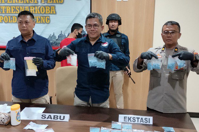 Barang bukti narkoba Barang bukti narkoba