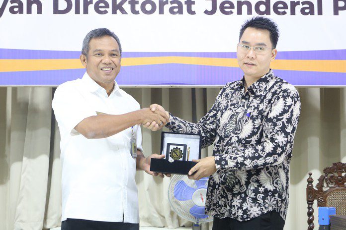 Max Darmawan Max Darmawan