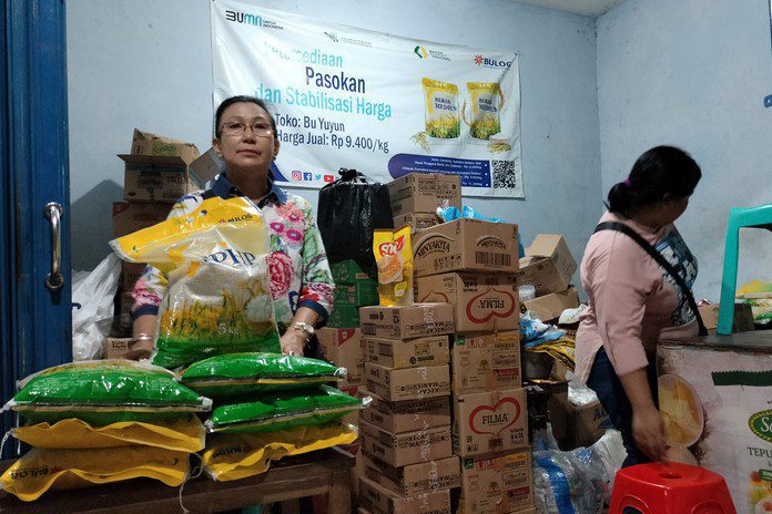 Pedagang beras di Pasar Bulu Semarang Pedagang beras di Pasar Bulu Semarang