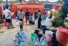 Antre air bersih dari BPBD Jateng