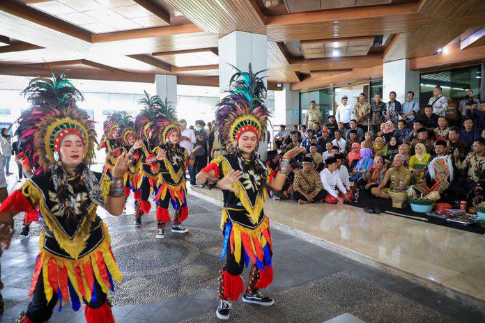 Tarian topeng Ireng Tarian topeng Ireng