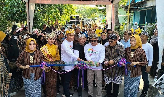 Aditya Halindra Faridzki Aditya Halindra Faridzki