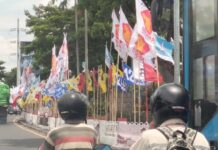 Ratusan bendera partai politik
