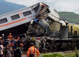 Tabrakan Kereta Turangga dan Commuterline Bandung Raya