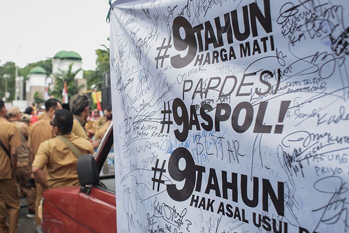 Aksi menuntut perpanjangan masa jabatan Kepala Desa Aksi menuntut perpanjangan masa jabatan Kepala Desa