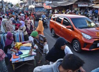 Aktivitas pasar tumpah