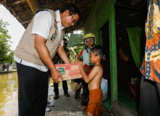 Bantuan kepada warga Demak