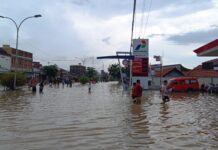 SPBU di Kota Semarang yang terendam banjir