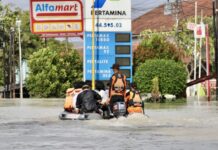 SPBU yang terendam banjir