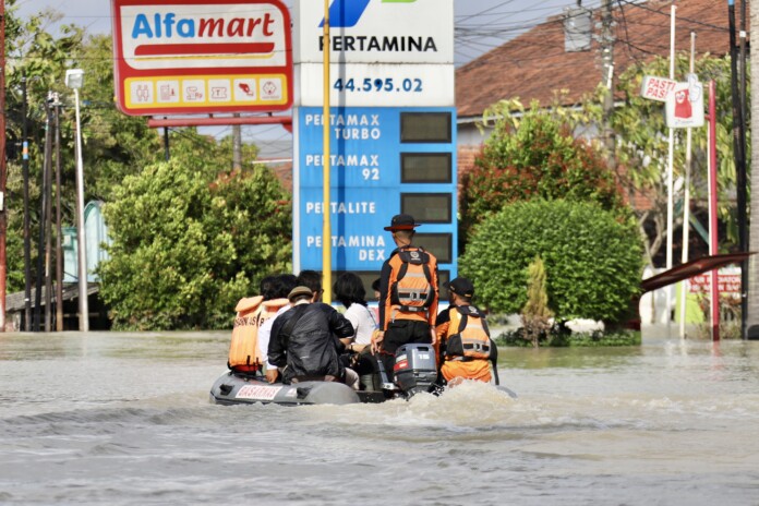 SPBU yang terendam banjir SPBU yang terendam banjir