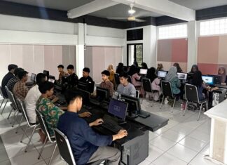 Suasana Belajar di EduCARE