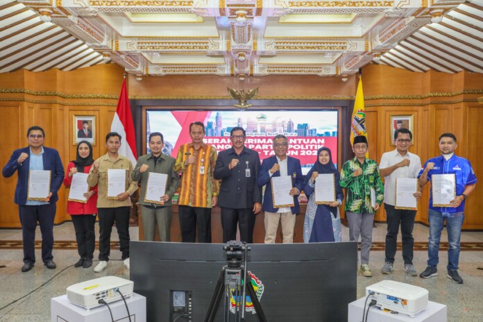 Bantuan keuangan dari pemprov Bantuan keuangan dari pemprov kepada pengurus Parpol