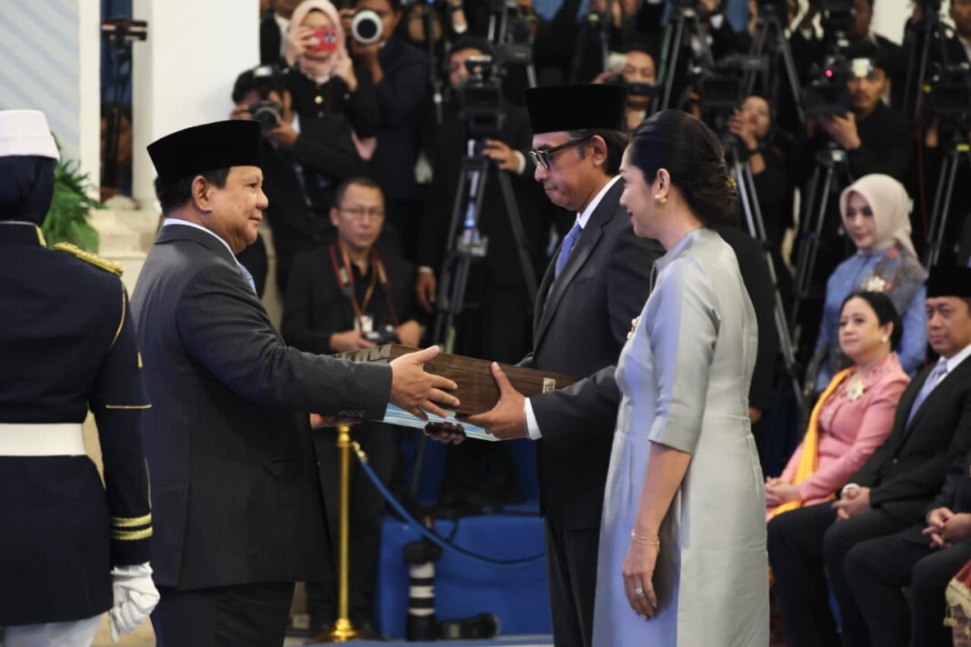 Prabowo Anugerahkan Bintang RI Utama