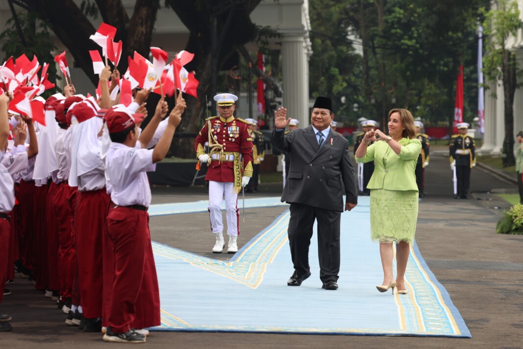 Prabowo Sambut Presiden Peru di Istana Merdeka