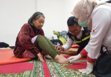 Tangis dan Harapan Warga di Tengah Banjir