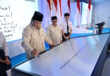 Tahun Depan, Prabowo Targetkan 1 Juta Panel Interaktif Dipasang di Sekolah