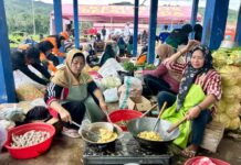 Dapur Umum Longsor Cibeunying Siapkan Ribuan Makanan Setiap Hari