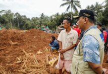 Gus Yasin Minta Warga Tak Melihat Evakuasi Korban Longsor Cibeunying
