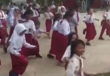 Momen Anak SD di Pulau Terpencil Riau Antusias Sambut Kedatangan Perdana Makan Bergizi Gratis