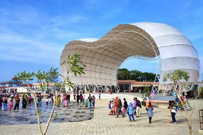 Pantai Pasir Kencana Pekalongan